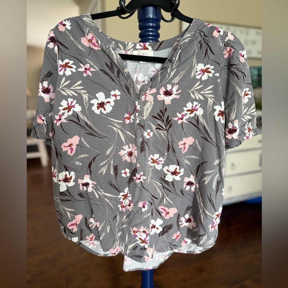LOFT Gray and Pink Floral 3/4 Button Down Top with Mandarin Collar, size Large